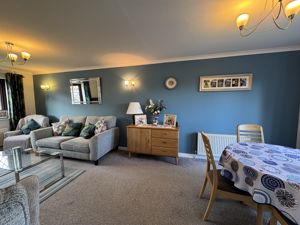 Lounge/Diner- click for photo gallery